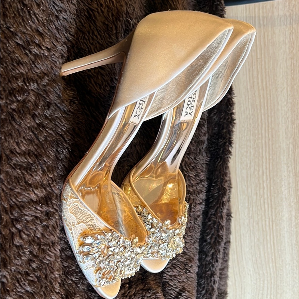 Badgley Mischka Women's Champagne Heels